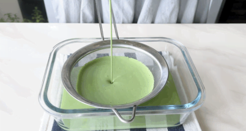 不用烤箱的夏日甜品王，兩種口味的奶酪小方，糯嘰嘰，冰涼香濃